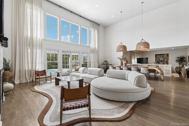 22 Summer Drive, Southampton, NY 11968