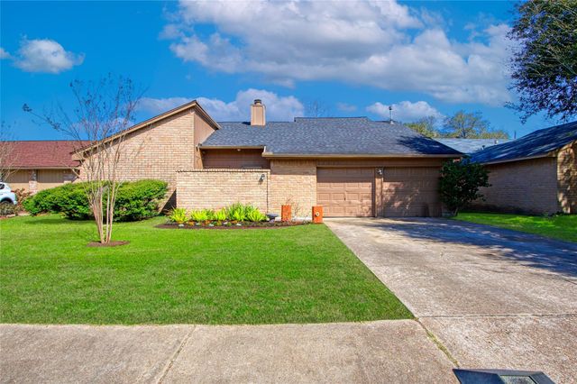 15818 Beechnut Street, Houston, TX 77083