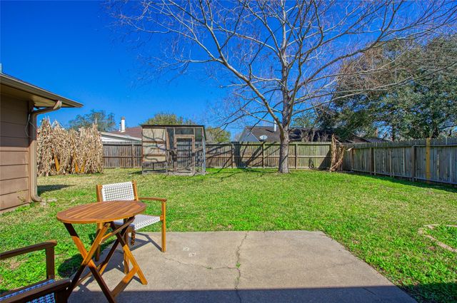 15818 Beechnut Street, Houston, TX 77083