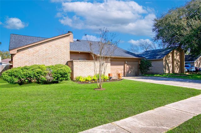 15818 Beechnut Street, Houston, TX 77083