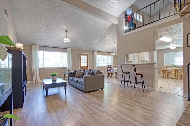 15818 Beechnut Street, Houston, TX 77083