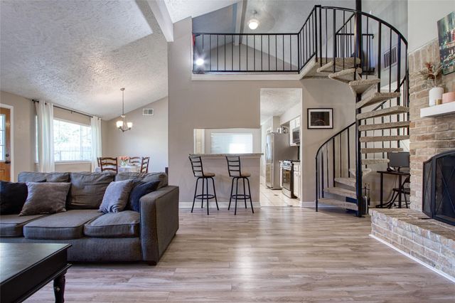 15818 Beechnut Street, Houston, TX 77083