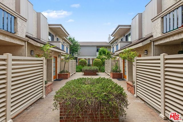 2016 Euclid Street 13, Santa Monica, CA 90405