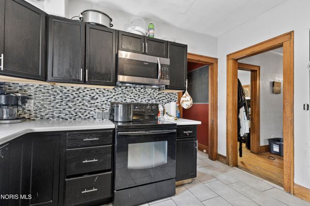 121 Bacon Street, Rossford, OH 43460