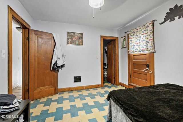 121 Bacon Street, Rossford, OH 43460