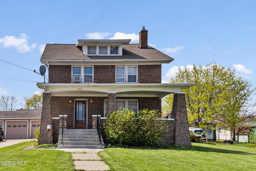 121 Bacon Street, Rossford, OH 43460