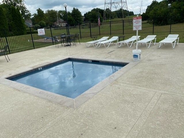 107 Agee Ct, Hendersonville, TN 37075