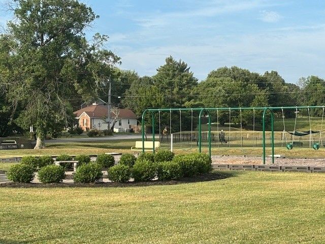 107 Agee Ct, Hendersonville, TN 37075