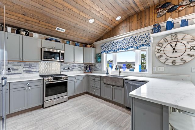 2204 Chestnut St., North Myrtle Beach, SC 29582