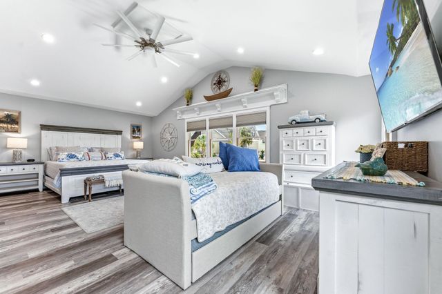 2204 Chestnut St., North Myrtle Beach, SC 29582