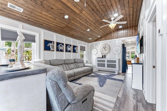 2204 Chestnut St., North Myrtle Beach, SC 29582