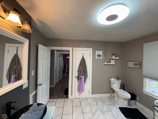 2300 W 8th Street, Anderson, IN 46016