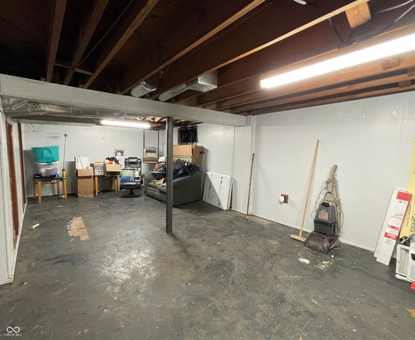 2300 W 8th Street, Anderson, IN 46016