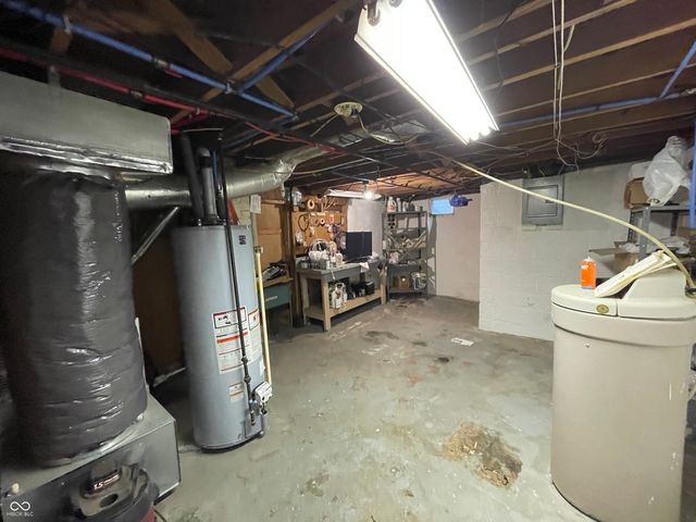 2300 W 8th Street, Anderson, IN 46016