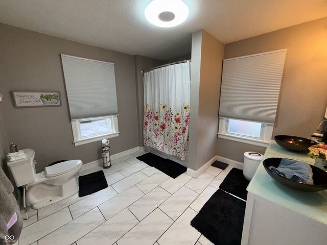 2300 W 8th Street, Anderson, IN 46016