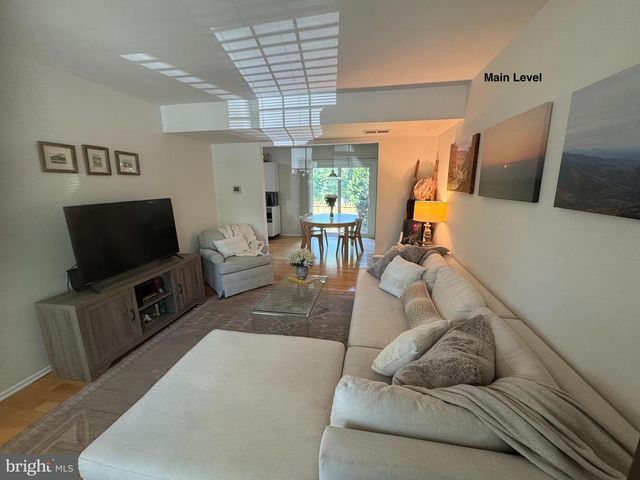 5546 KENDRICK LN, Burke, VA 22015