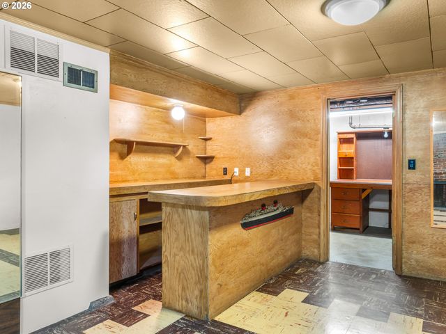 2040 N ROSA PARKS Way, Portland, OR 97217