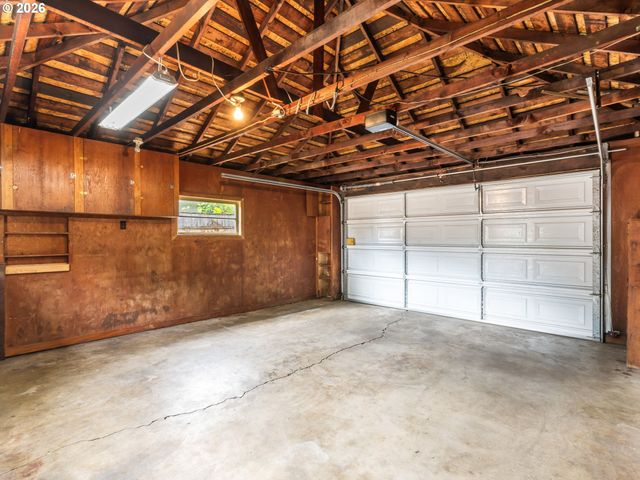 2040 N ROSA PARKS Way, Portland, OR 97217