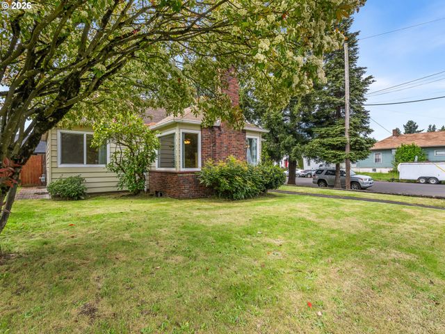 2040 N ROSA PARKS Way, Portland, OR 97217