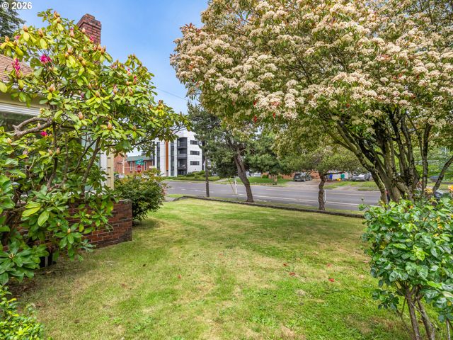 2040 N ROSA PARKS Way, Portland, OR 97217