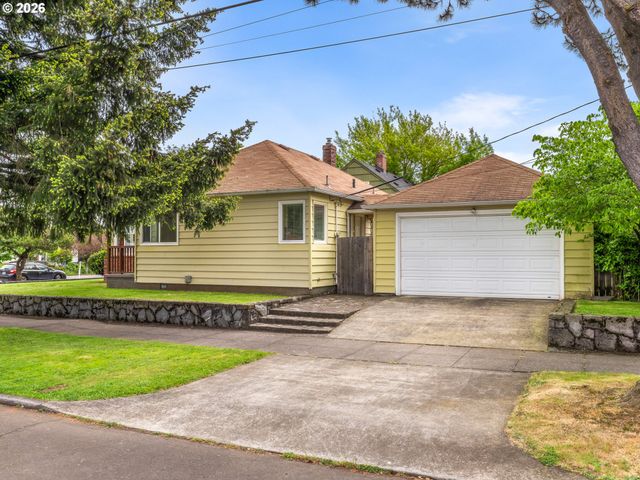 2040 N ROSA PARKS Way, Portland, OR 97217