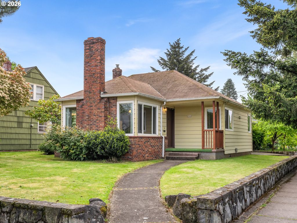 2040 N ROSA PARKS Way, Portland, OR 97217