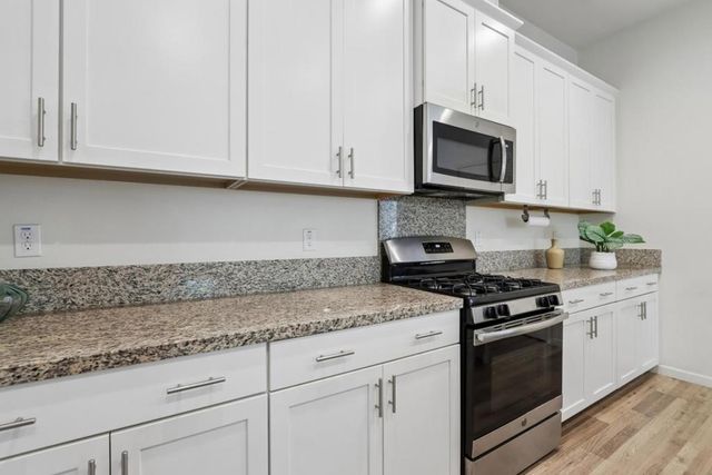 2140 Garnet Way, Hollister, CA 95023