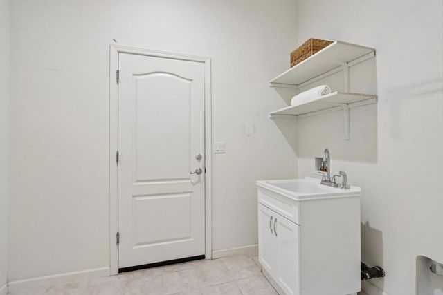 2140 Garnet Way, Hollister, CA 95023