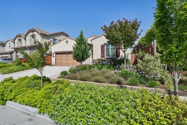 2140 Garnet Way, Hollister, CA 95023