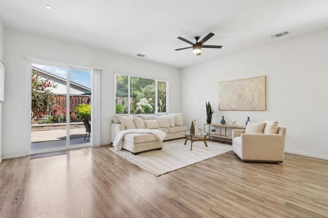 2140 Garnet Way, Hollister, CA 95023