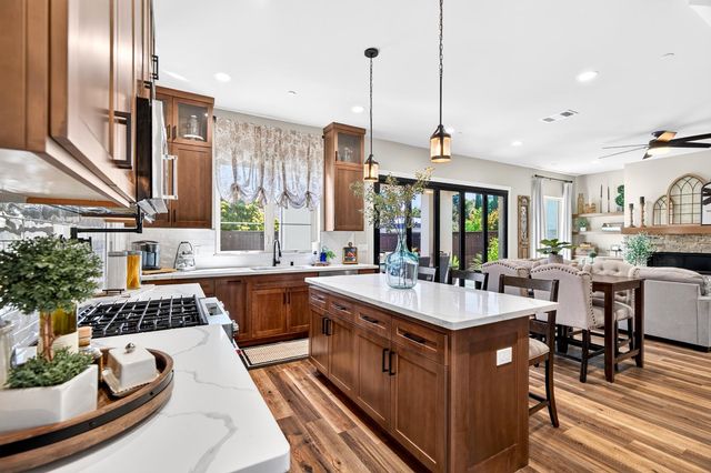 808 Iris Ct, Lodi, CA 95242