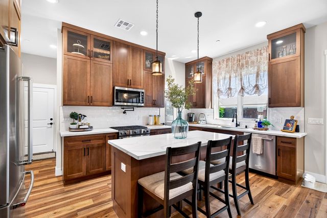 808 Iris Ct, Lodi, CA 95242