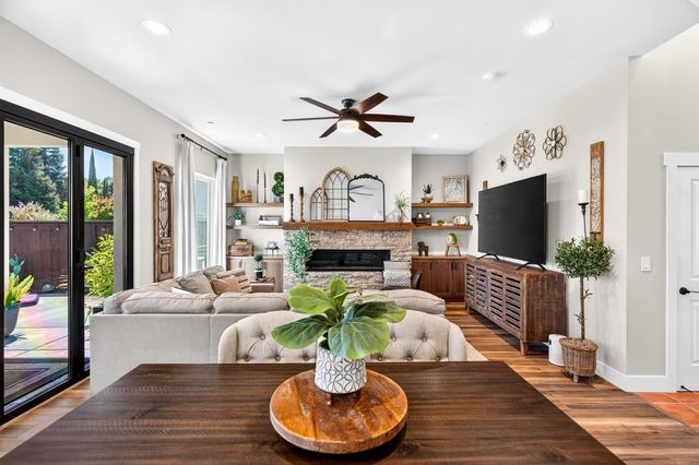 808 Iris Ct, Lodi, CA 95242