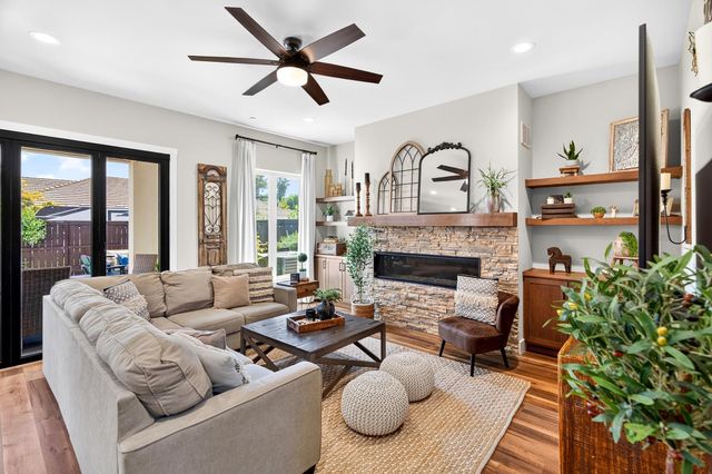 808 Iris Ct, Lodi, CA 95242