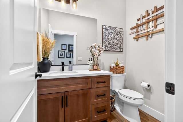 808 Iris Ct, Lodi, CA 95242