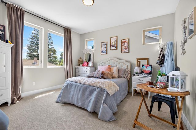 808 Iris Ct, Lodi, CA 95242