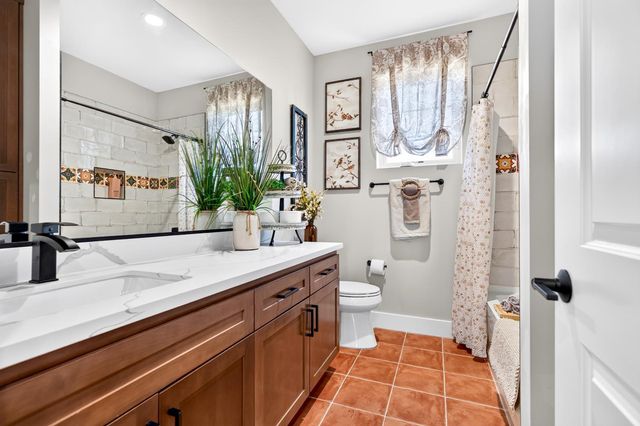 808 Iris Ct, Lodi, CA 95242