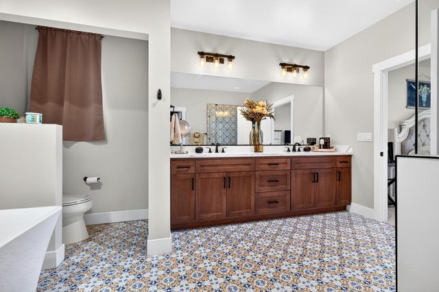 808 Iris Ct, Lodi, CA 95242