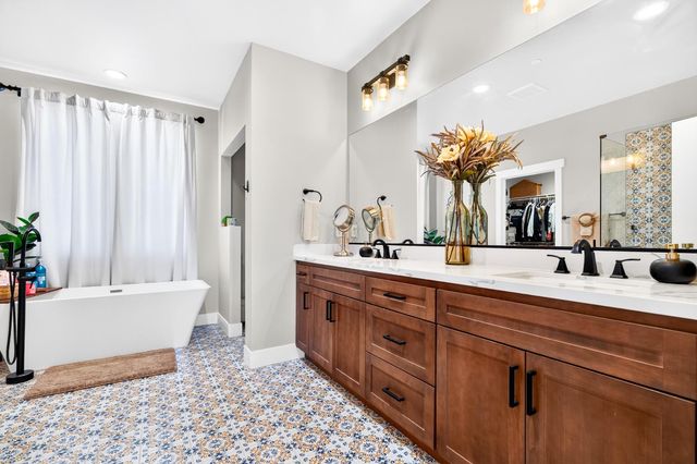 808 Iris Ct, Lodi, CA 95242
