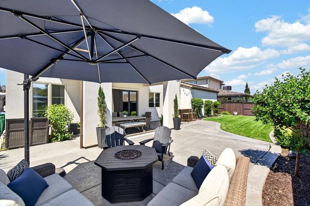 808 Iris Ct, Lodi, CA 95242