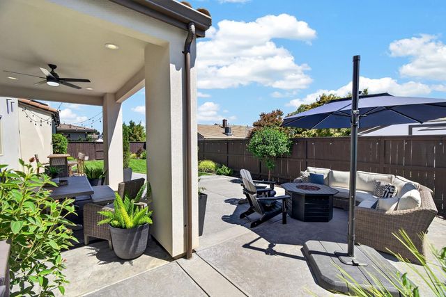 808 Iris Ct, Lodi, CA 95242