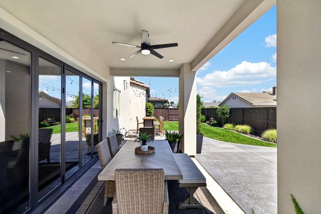 808 Iris Ct, Lodi, CA 95242