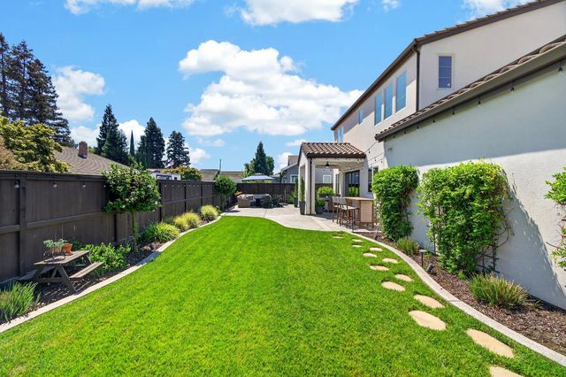 808 Iris Ct, Lodi, CA 95242