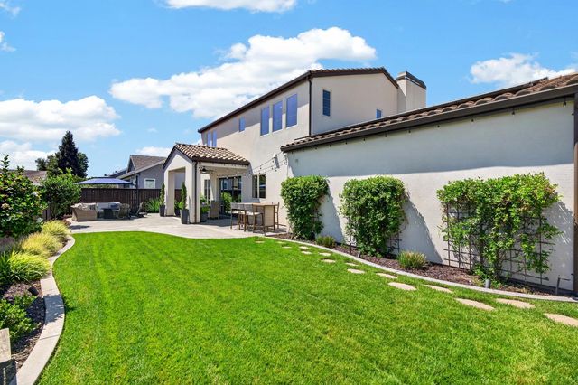 808 Iris Ct, Lodi, CA 95242
