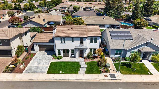 808 Iris Ct, Lodi, CA 95242