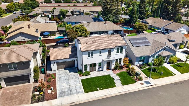 808 Iris Ct, Lodi, CA 95242