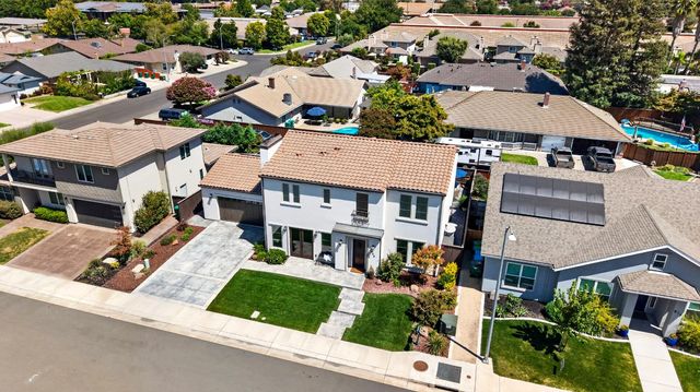 808 Iris Ct, Lodi, CA 95242