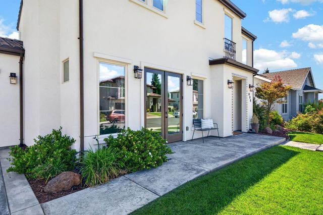 808 Iris Ct, Lodi, CA 95242