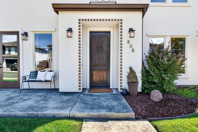 808 Iris Ct, Lodi, CA 95242