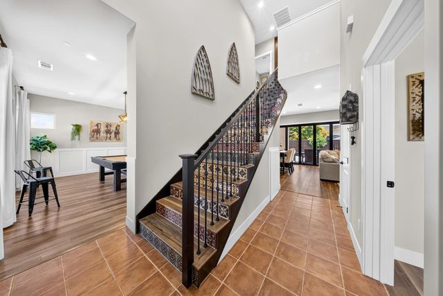 808 Iris Ct, Lodi, CA 95242
